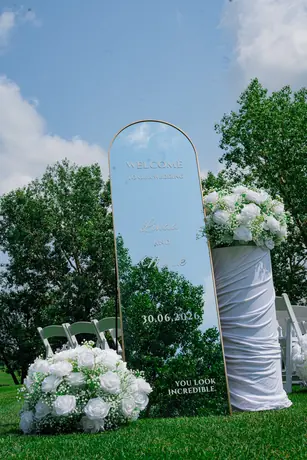 Outdoor wedding welcome sign